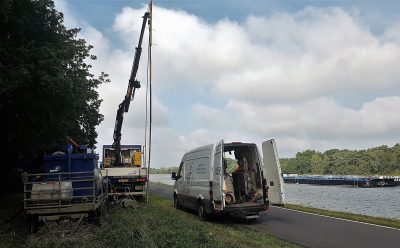 Intermitterend afpompen van een bron